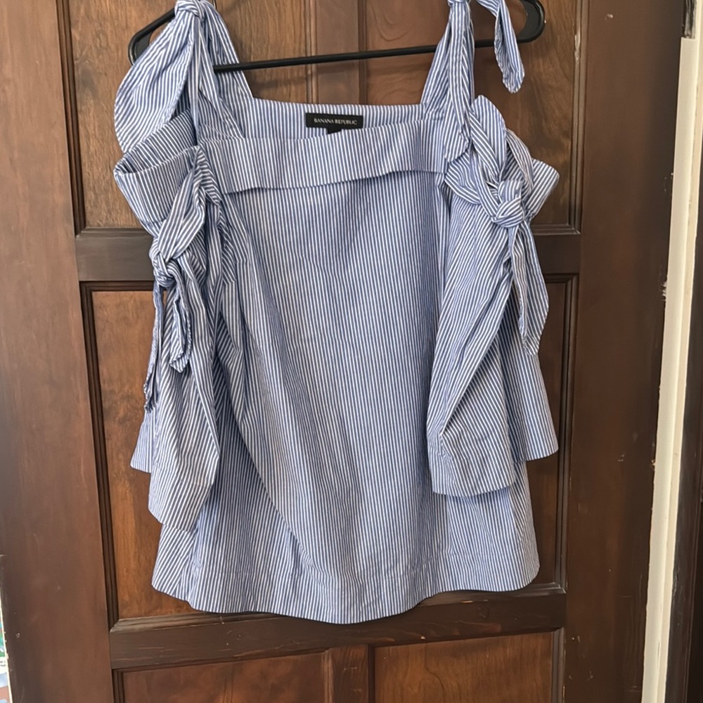 New Banana Republic Blue & White Ruffled Tie Front Shirt Blouse Top Never Worn!